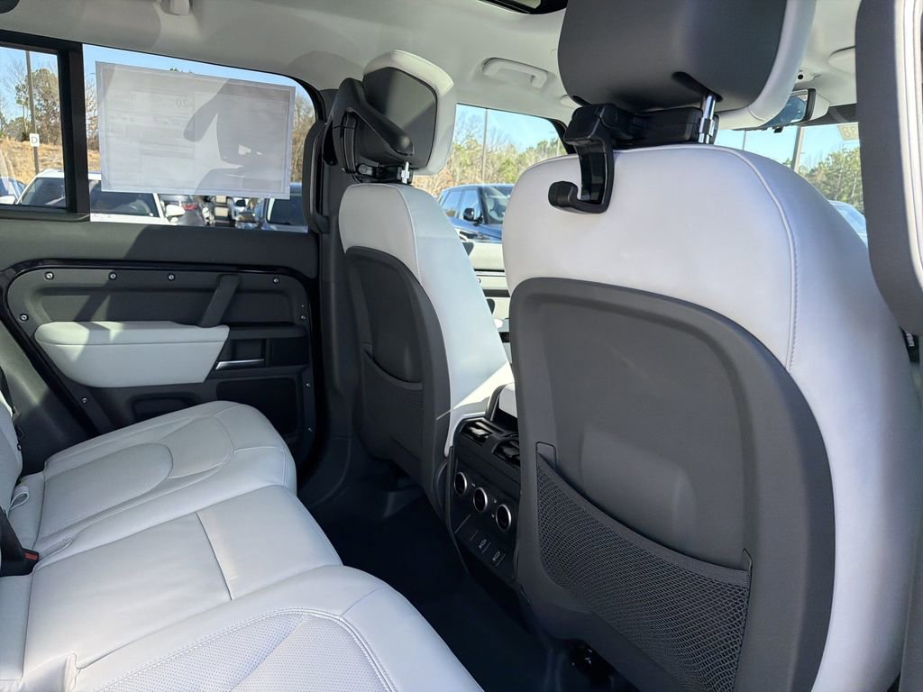 New 2026 Land Rover Defender 110 X-Dynamic SE image 17