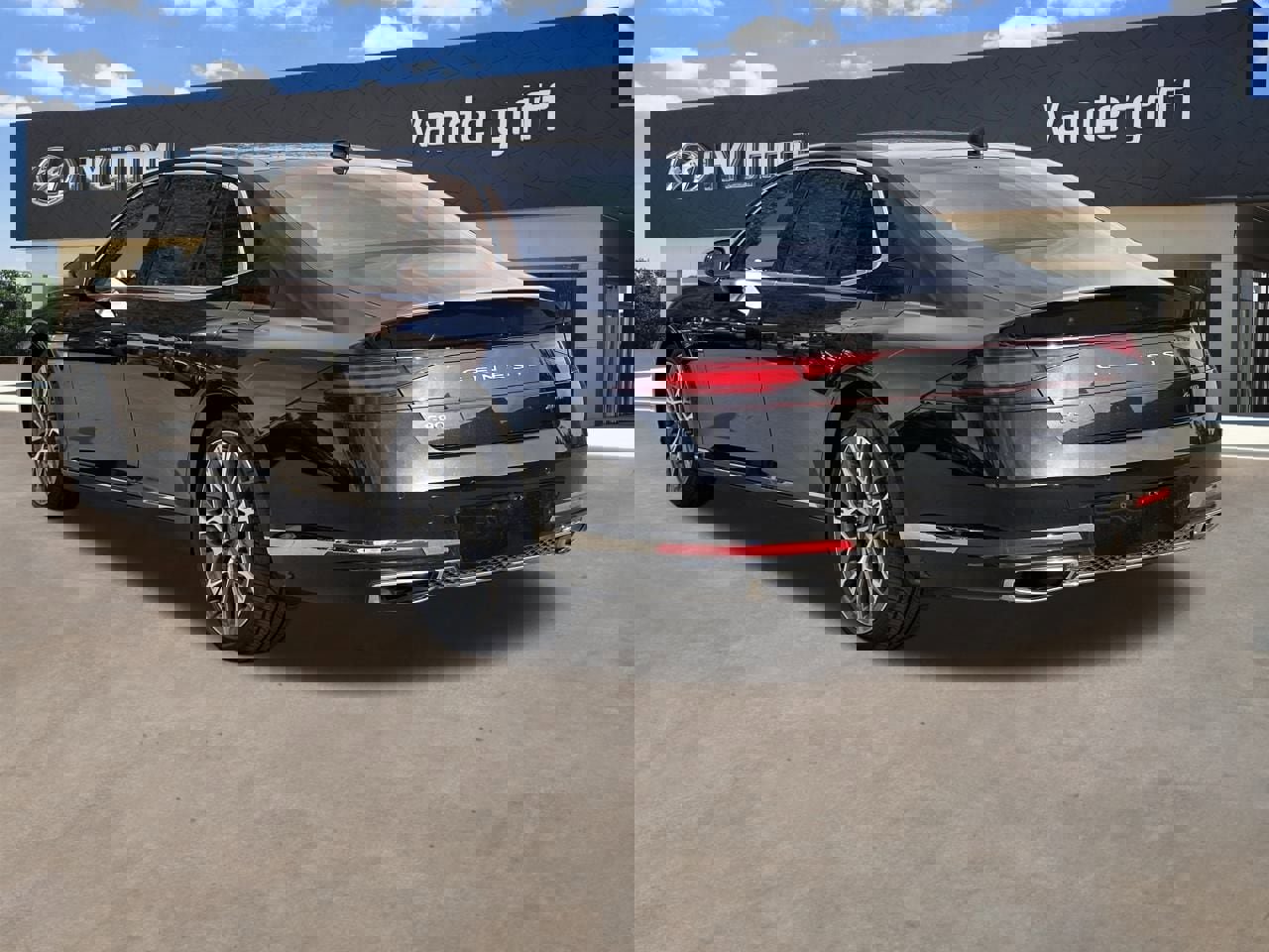 Used 2025 Genesis G90 3.5T image 12