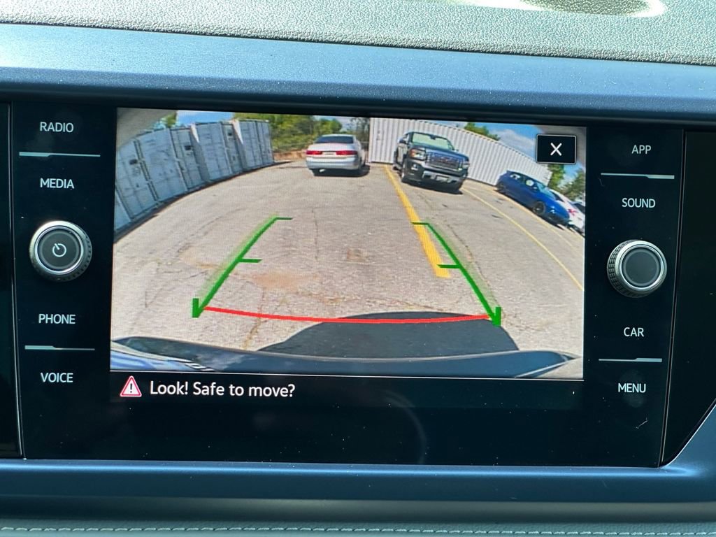 Used 2024 Volkswagen Taos SE w/ Panoramic Sunroof Package AWD/4WD image 17