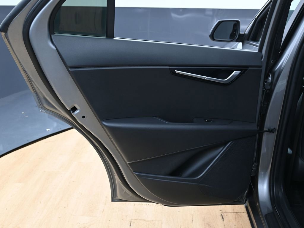 Used 2023 Kia Niro LX image 35
