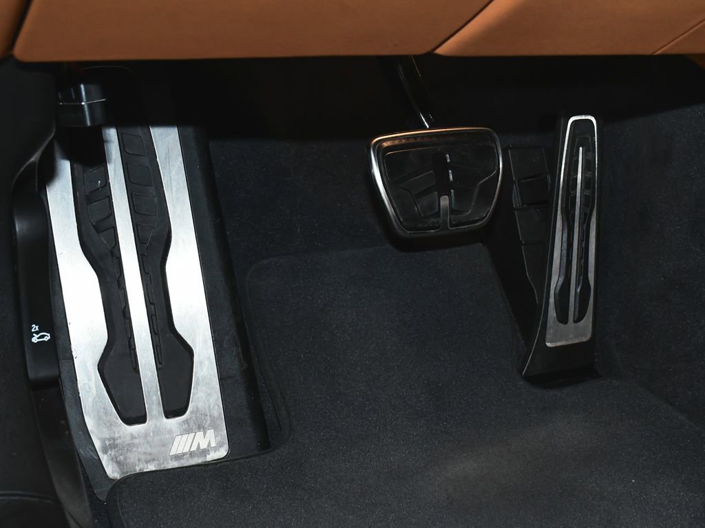 Used 2022 BMW 740i xDrive w/ M Sport Package image 21