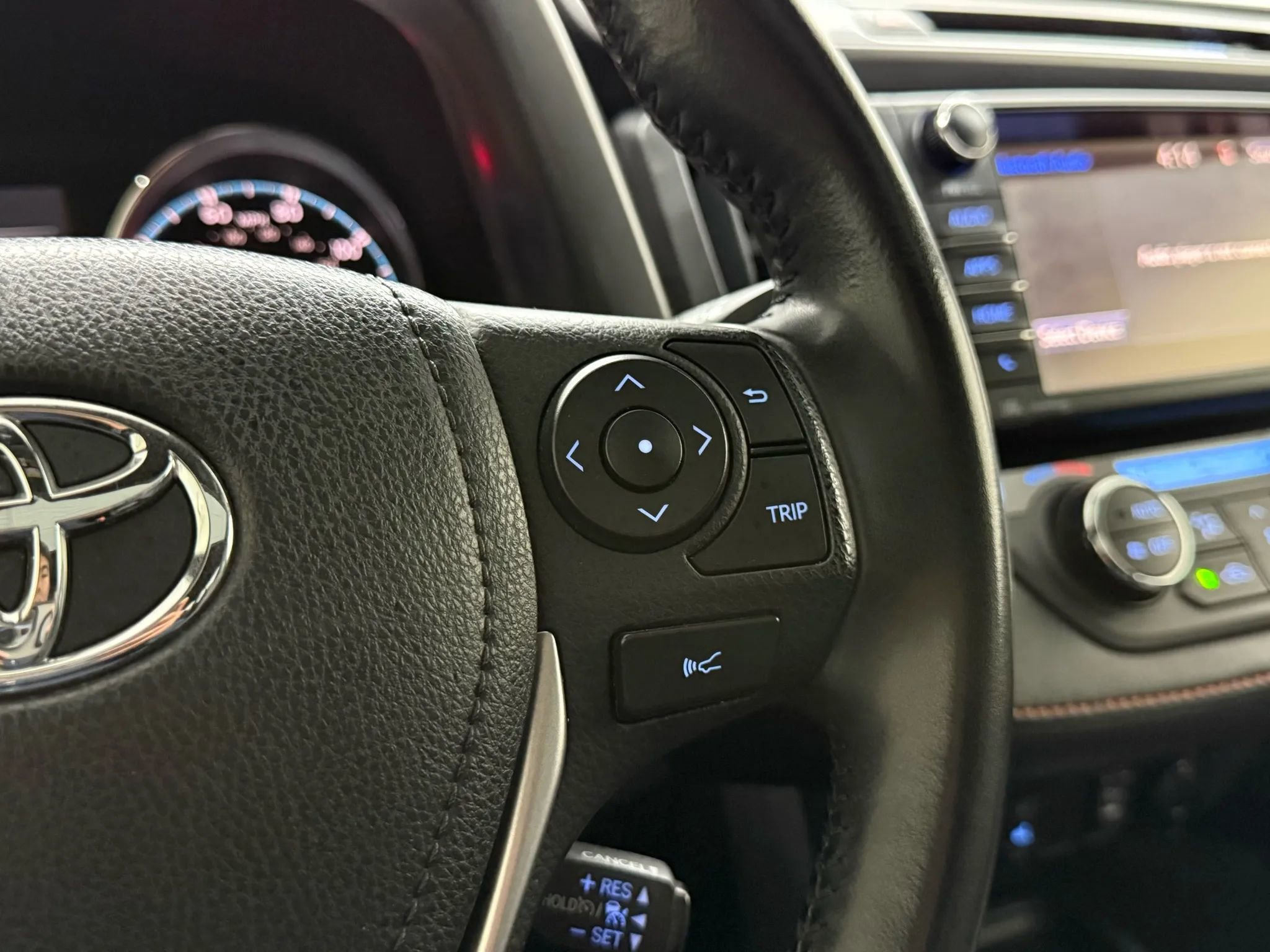 Used 2017 Toyota RAV4 SE w/ Advanced Technology Package image 19