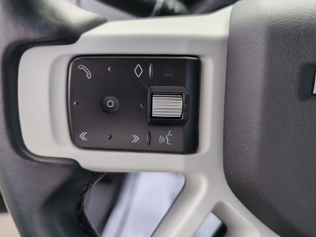 Used 2023 Land Rover Defender 90 S image 38