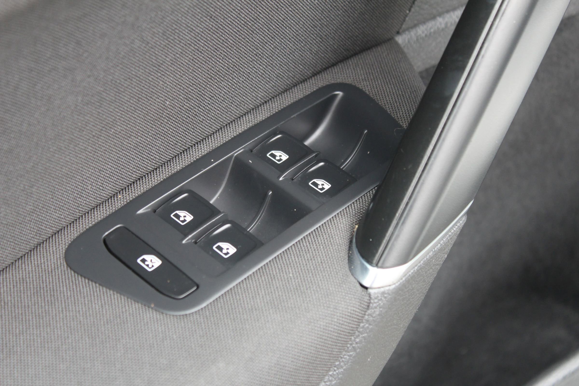 Used 2017 Volkswagen Golf Wolfsburg Edition image 23