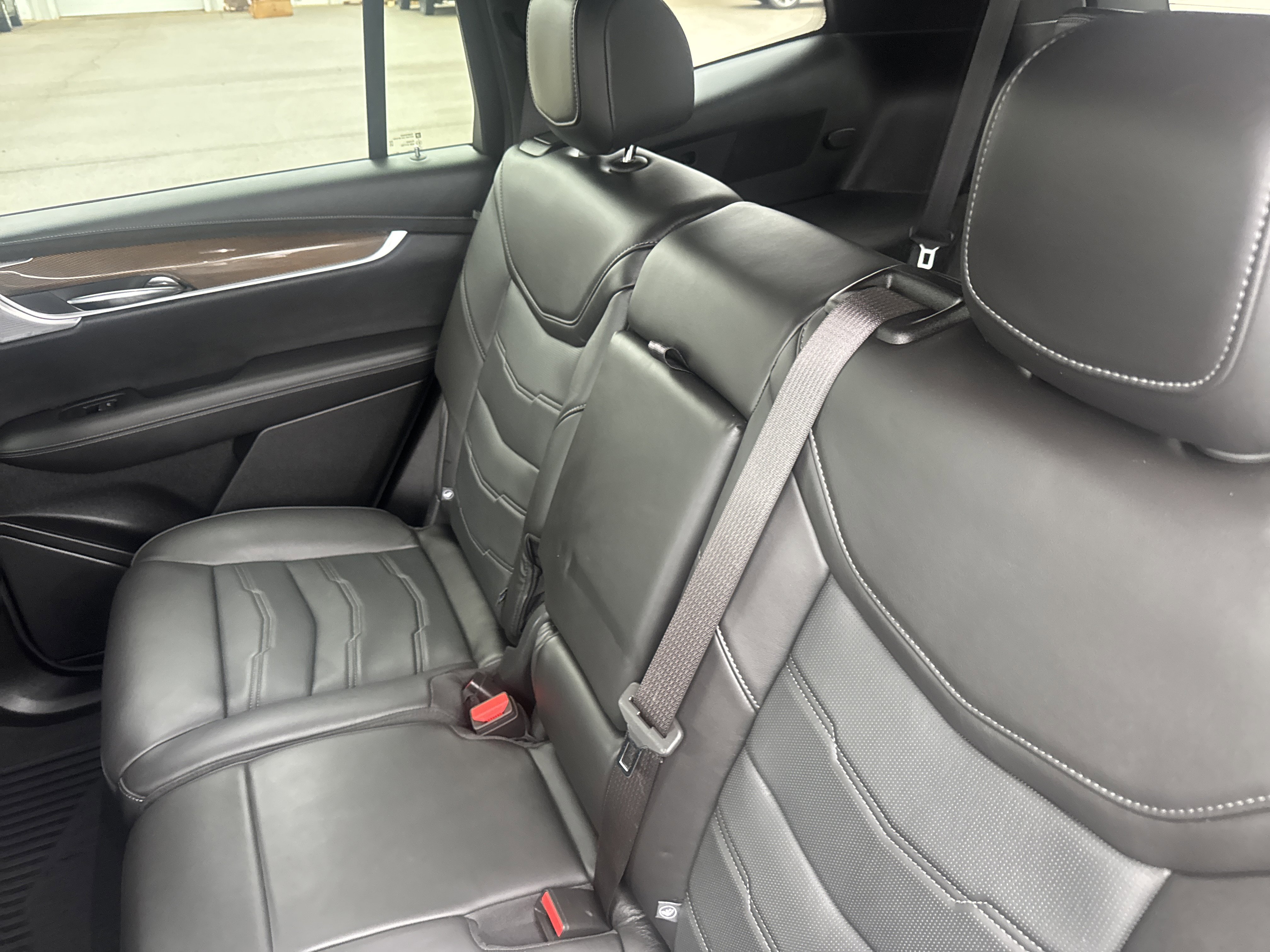 Used 2024 Cadillac XT6 Sport w/ LPO, ONYX Package image 12