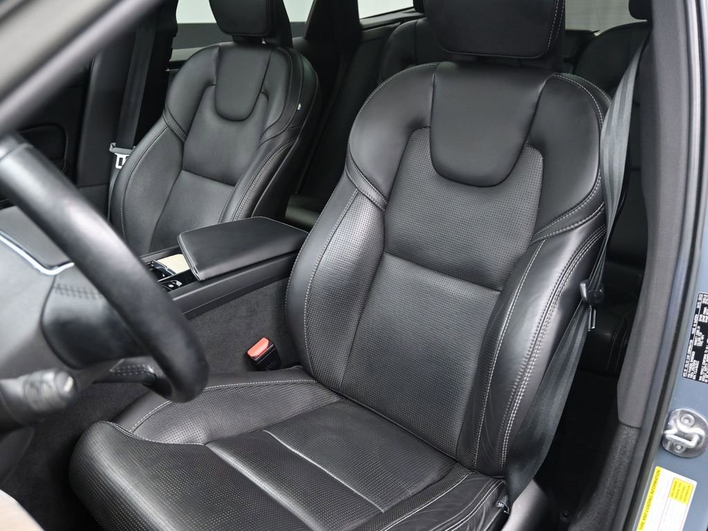 Used 2022 Volvo XC60 B6 Inscription w/ Advanced Package image 9