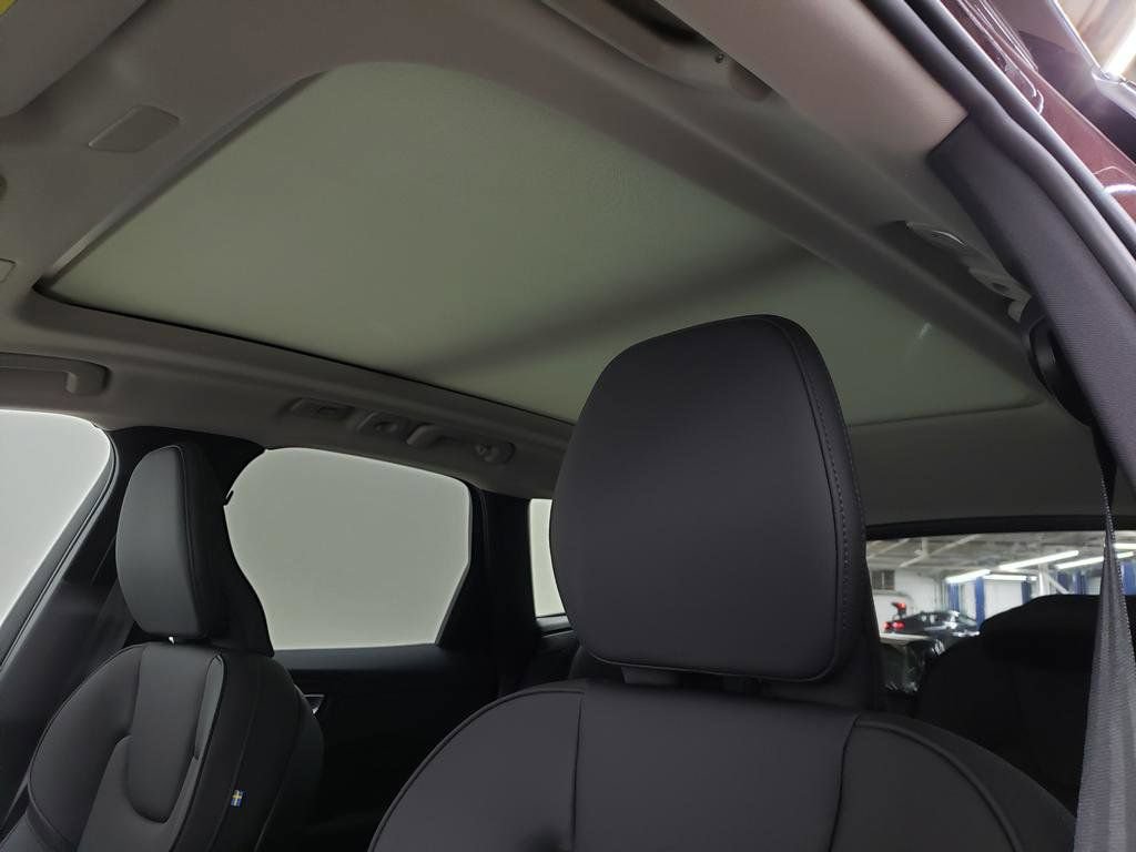New 2026 Volvo XC60 B5 Core w/ Protection Package Premier AWD/4WD image 7