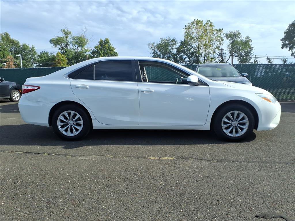 Used 2015 Toyota Camry LE video 2
