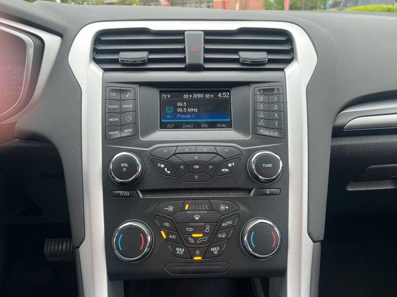 Used 2015 Ford Fusion SE FWD image 13