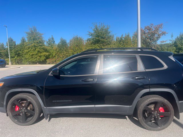 Used 2019 Jeep Cherokee Latitude Plus FWD image 3