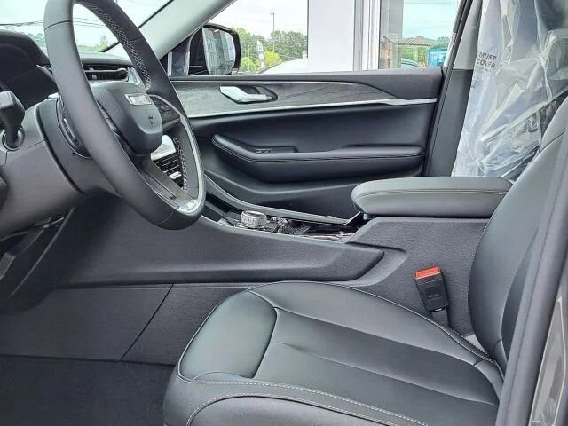 Used 2023 Jeep Grand Cherokee Limited RWD image 21