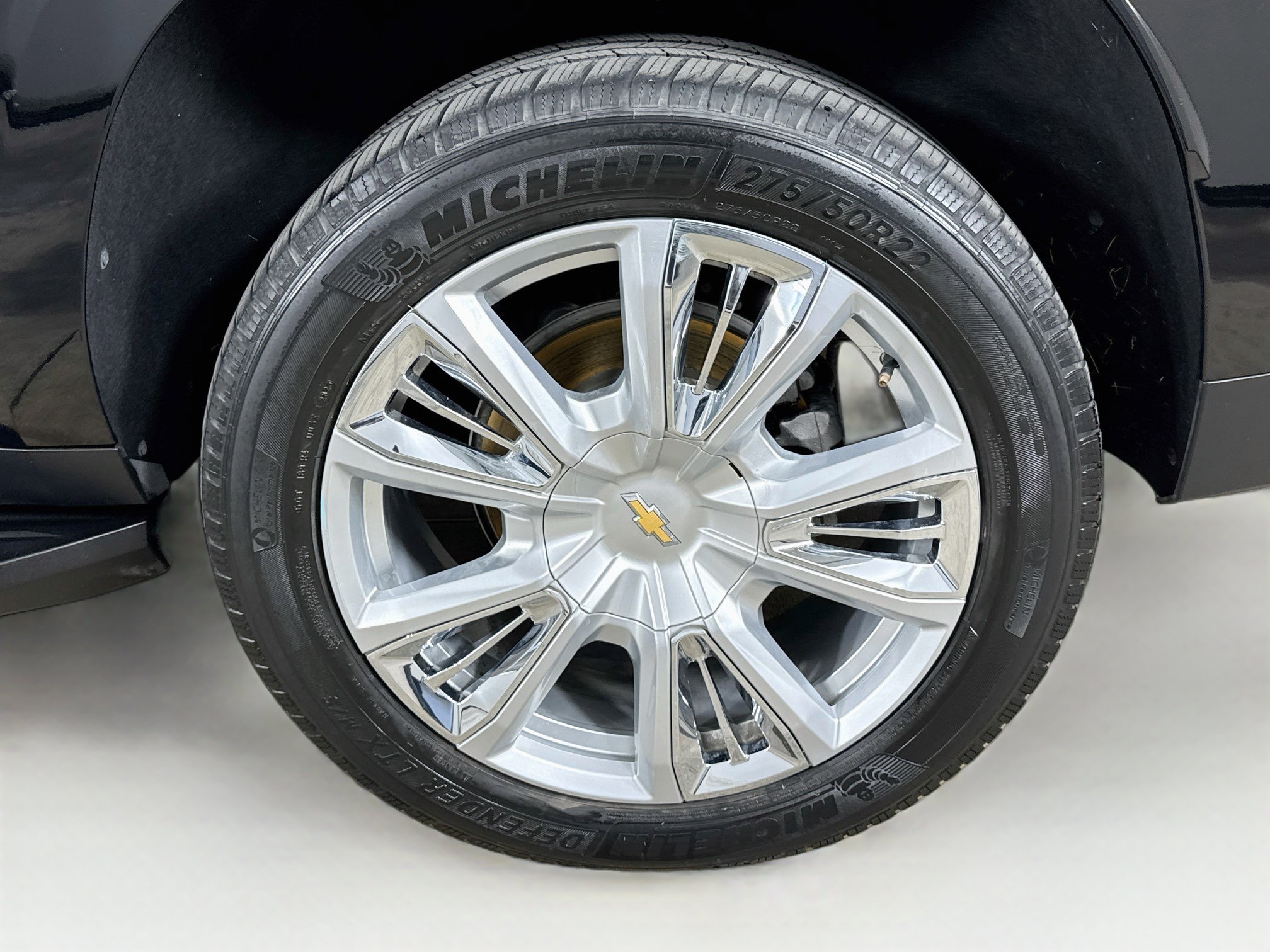 Used 2023 Chevrolet Suburban LS RWD image 33