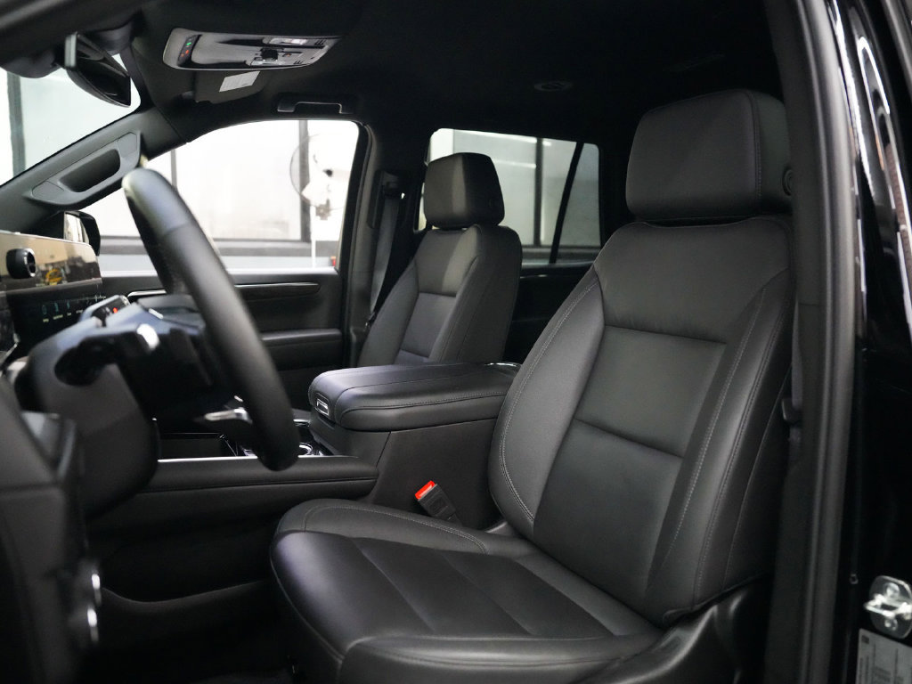 Used 2025 Chevrolet Tahoe Z71 w/ Comfort Package AWD/4WD image 28
