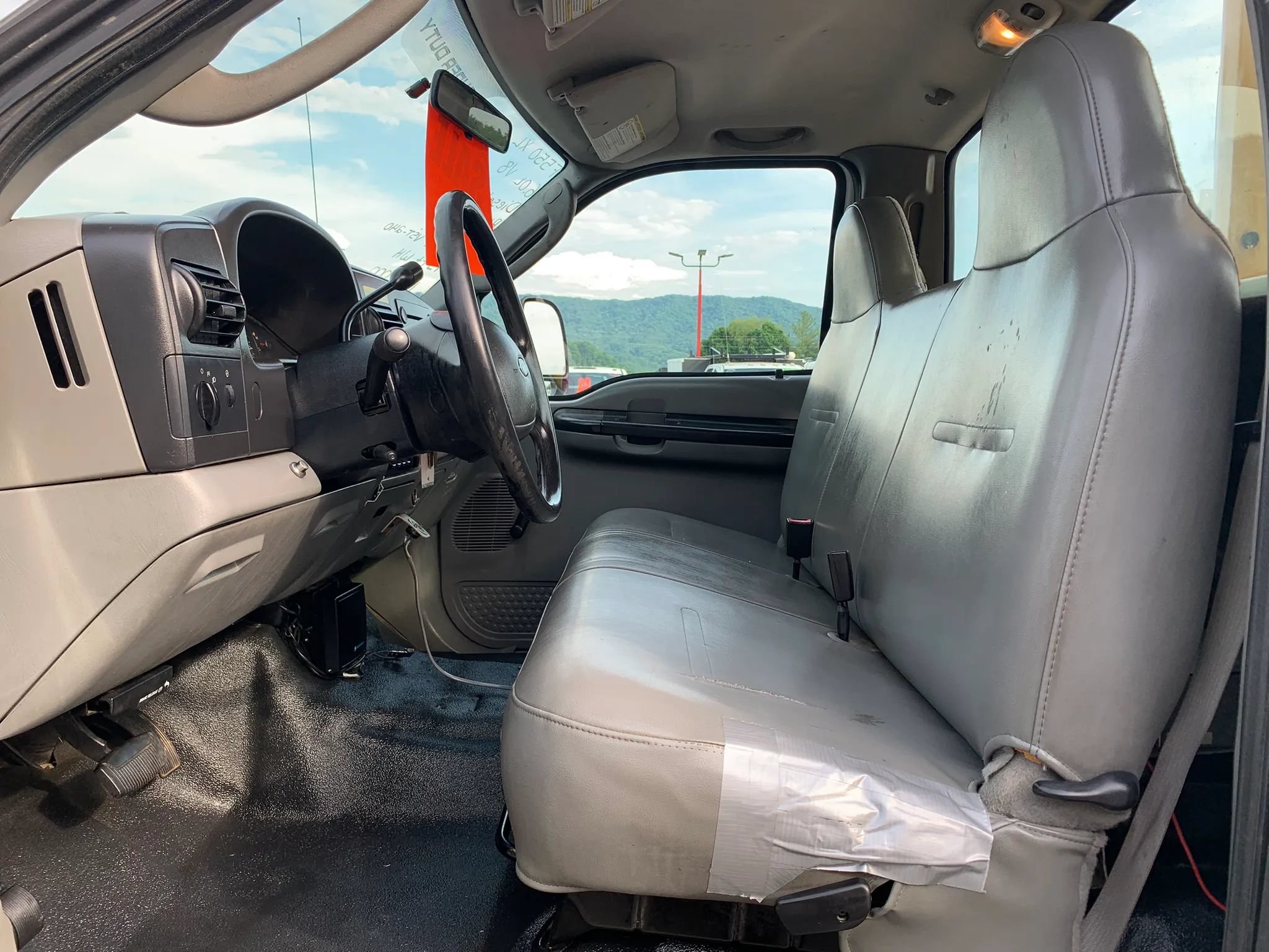 Used 2006 Ford F550 2WD Regular Cab Super Duty image 9