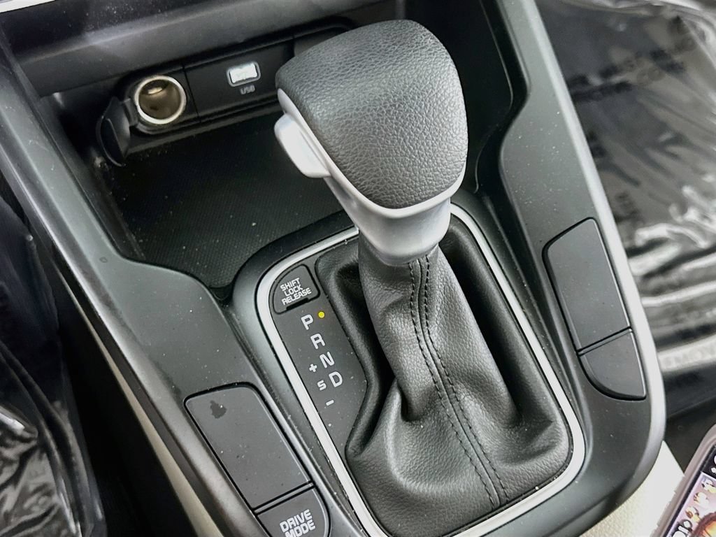 Used 2025 Kia Soul LX w/ LX Technology Package FWD image 29