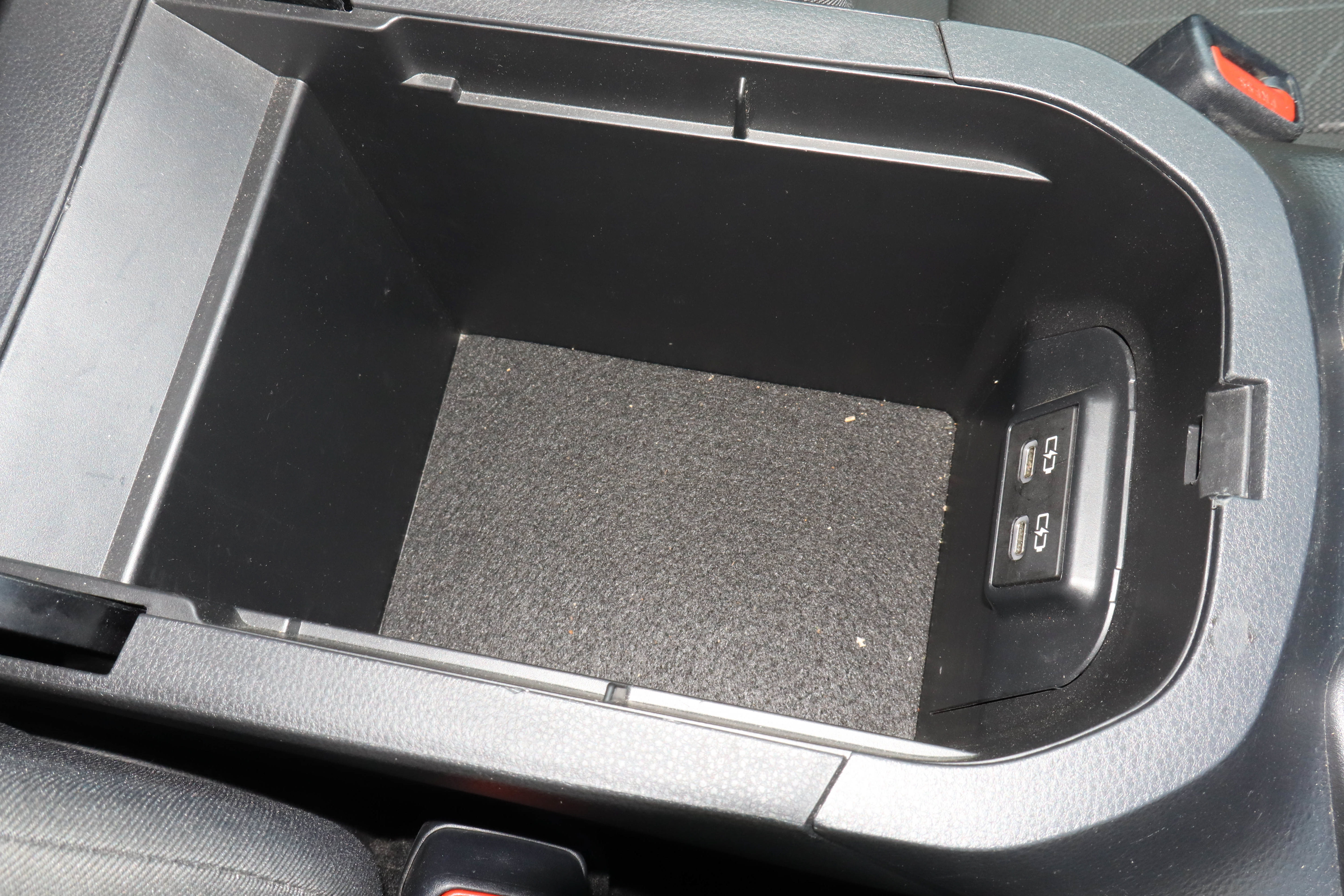 Used 2024 Toyota RAV4 XLE FWD image 24