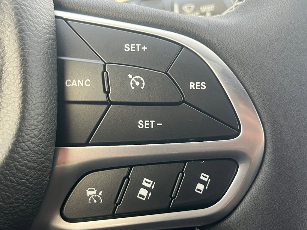 New 2026 Chrysler Pacifica Select image 10