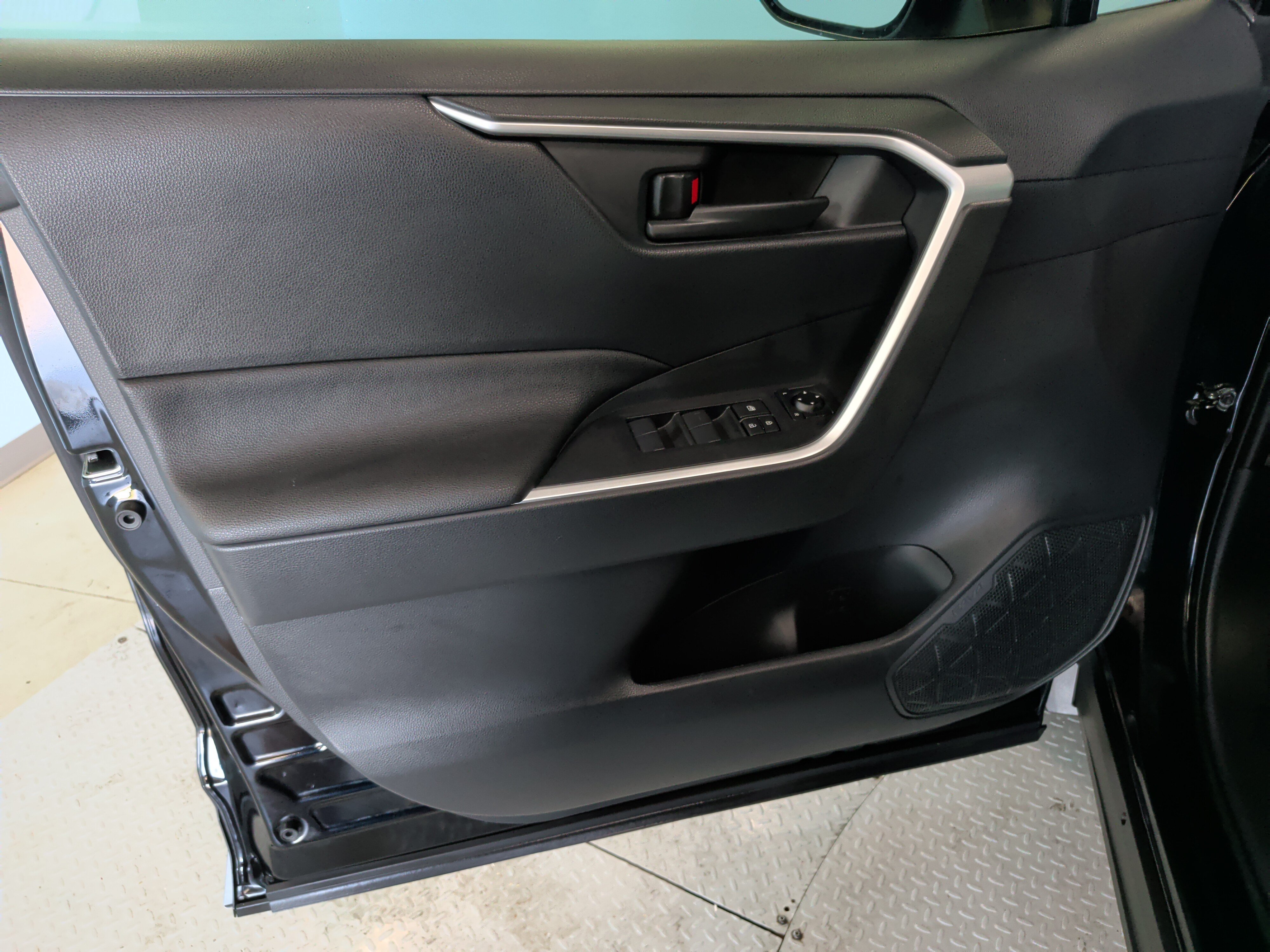 Certified 2025 Toyota RAV4 LE AWD/4WD image 14