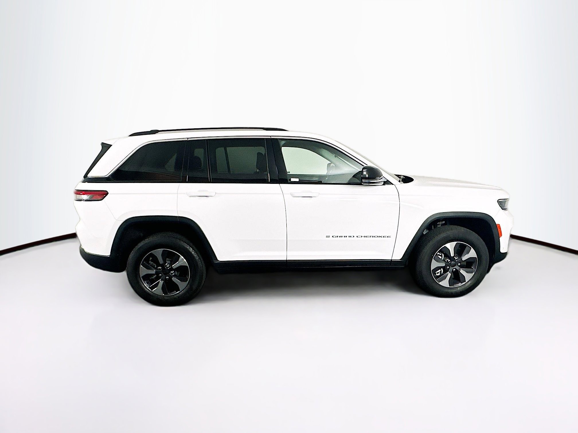 Used 2023 Jeep Grand Cherokee 4WD 4xe w/ Luxury Tech Group II image 10