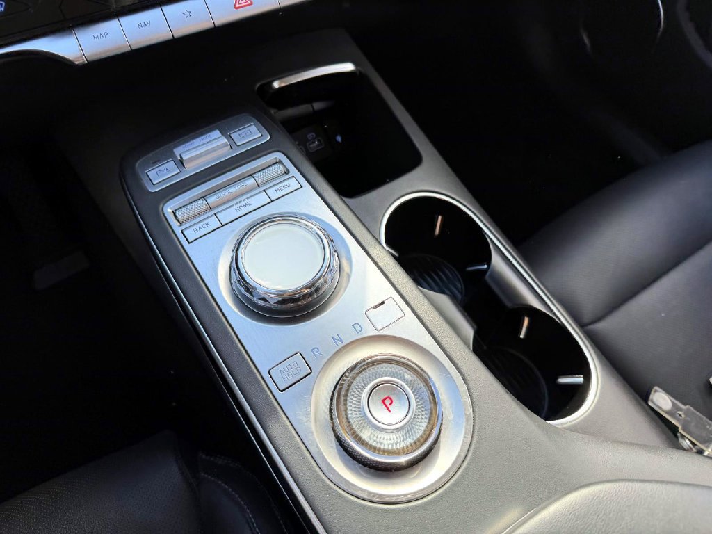 Certified 2025 Genesis GV70 2.5T AWD/4WD image 20