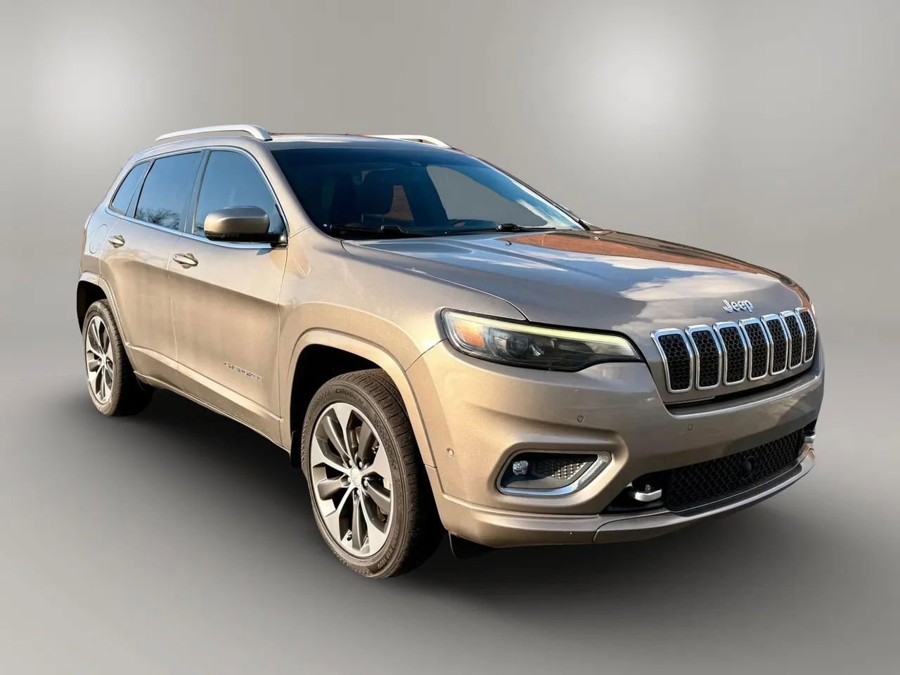 Used 2019 Jeep Cherokee Overland w/ Technology Group AWD/4WD image 7
