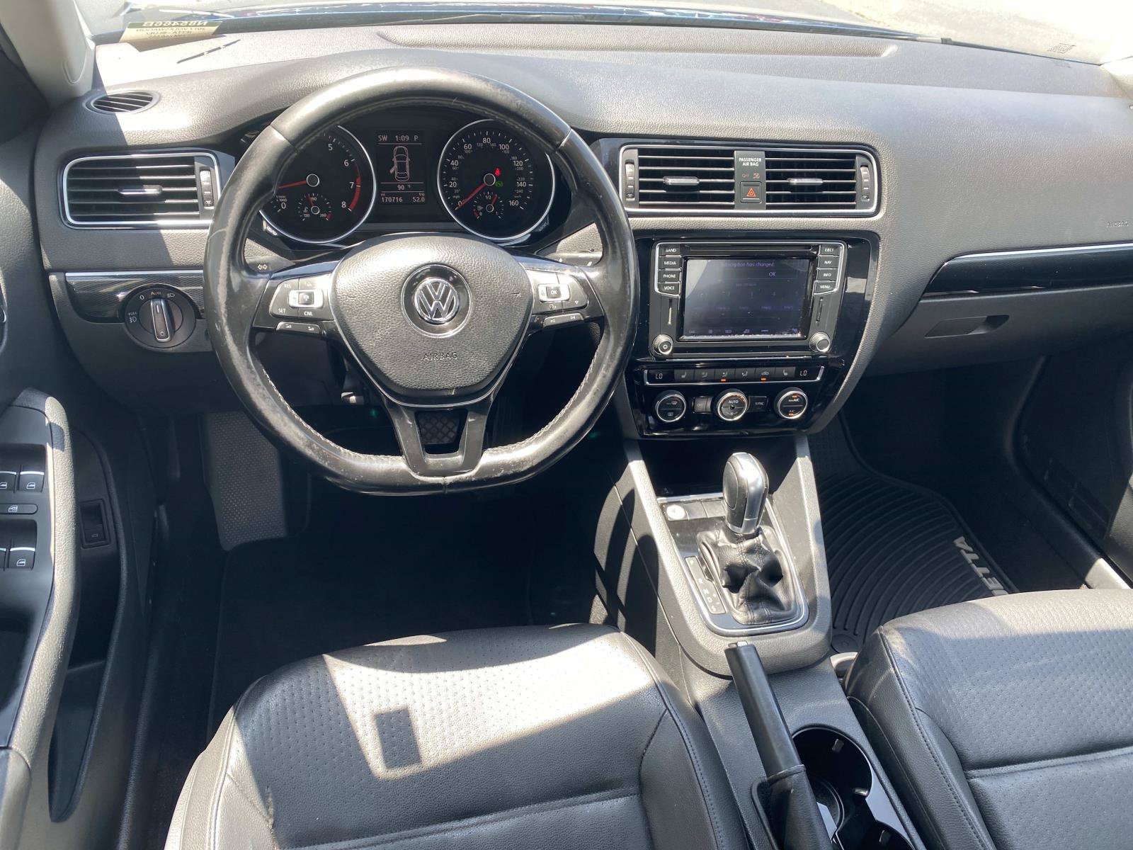 Used 2017 Volkswagen Jetta SEL FWD image 14
