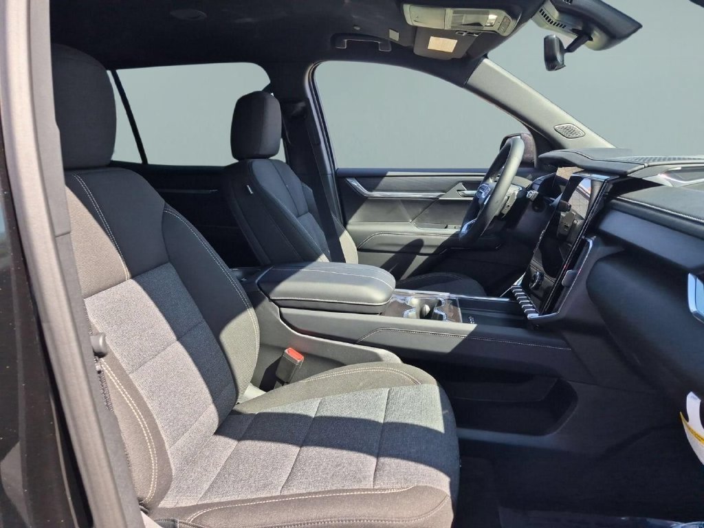 New 2026 GMC Acadia Elevation FWD image 28