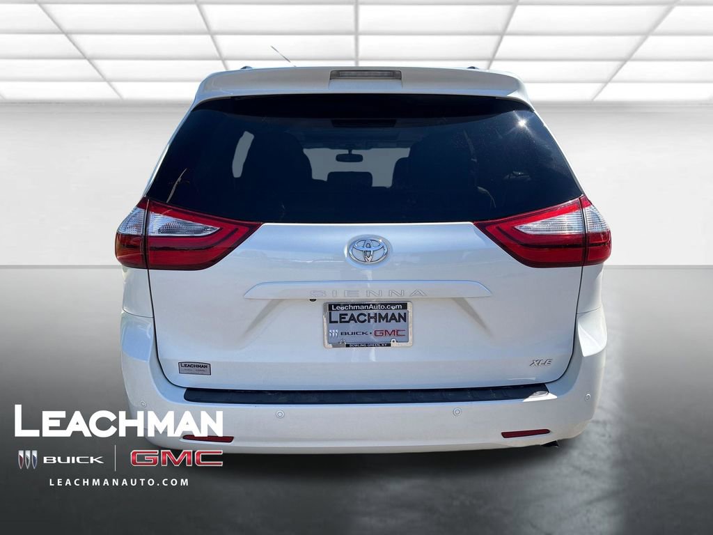 Used 2017 Toyota Sienna XLE Premium FWD image 5