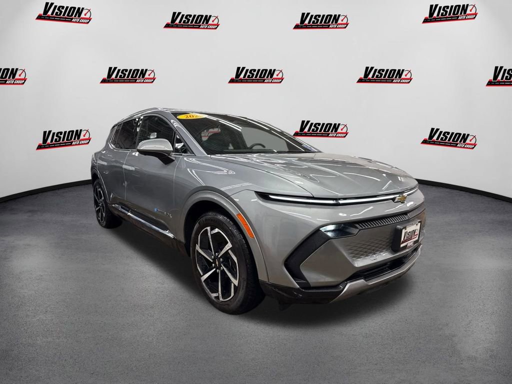 Used 2025 Chevrolet Equinox EV LT image 3