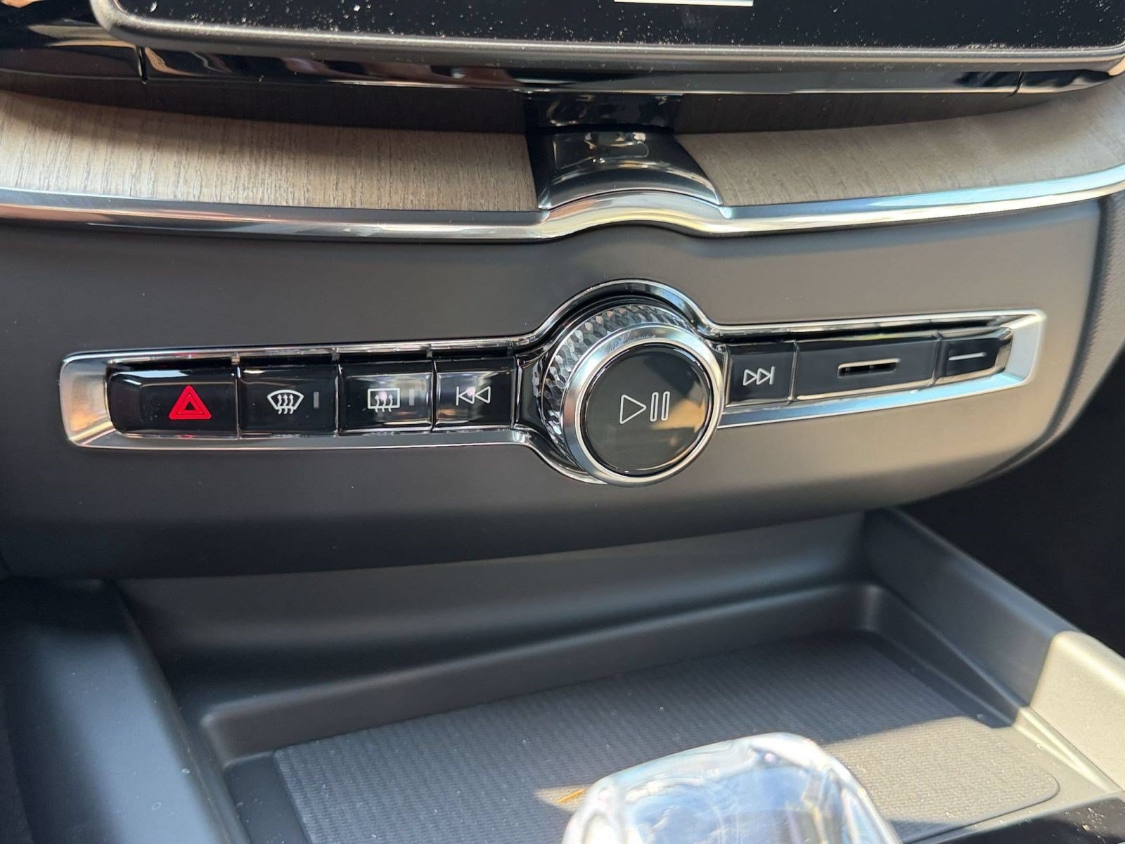 New 2027 Volvo XC60 B5 Plus AWD/4WD image 17