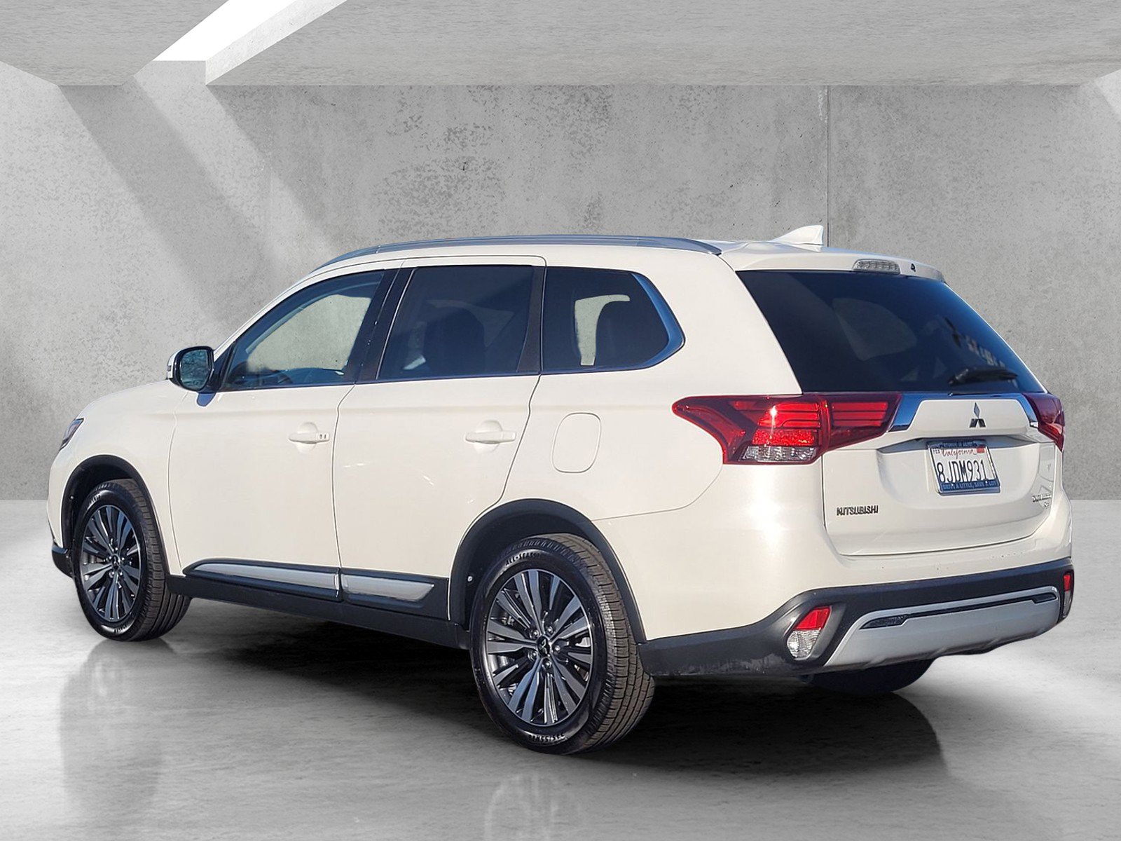 Used 2019 Mitsubishi Outlander SE image 6