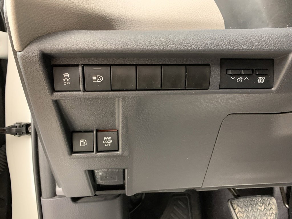 Used 2021 Toyota Sienna XLE w/ XLE Plus Package image 19