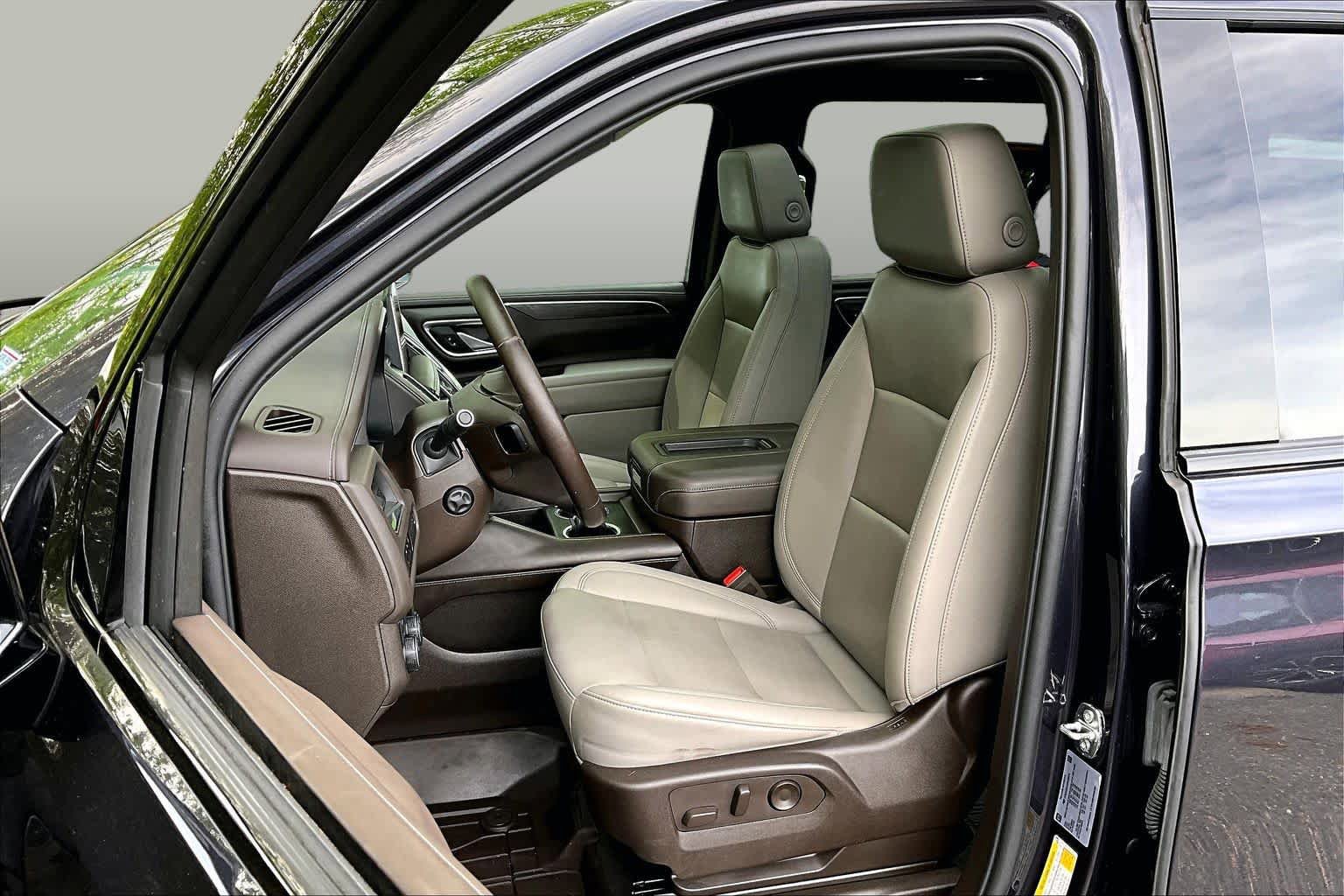 Used 2023 Chevrolet Suburban Z71 w/ Luxury Package AWD/4WD image 9