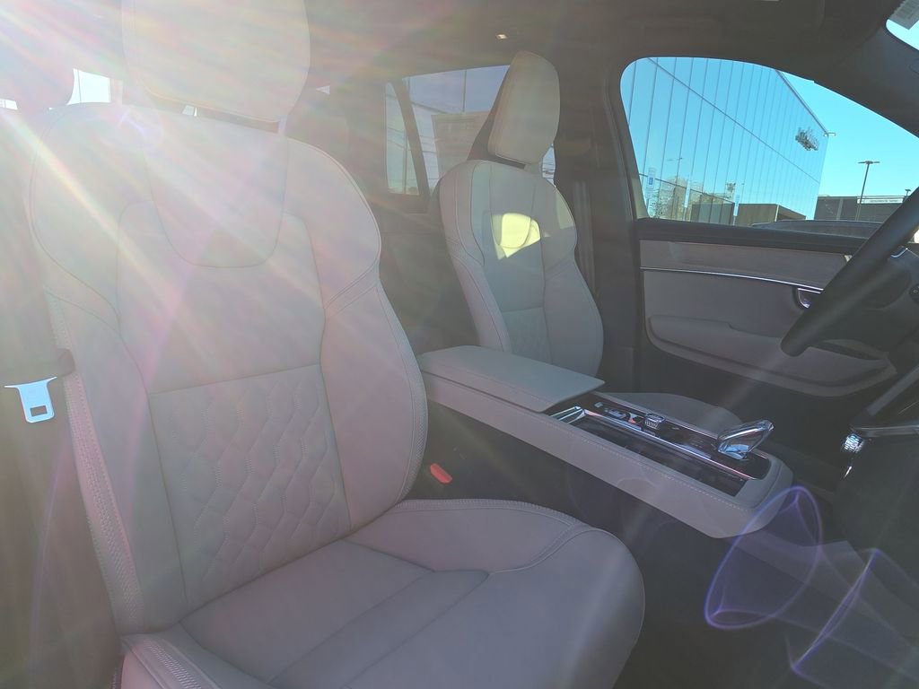 New 2026 Volvo XC90 B6 Plus w/ Protection Package Premier image 10