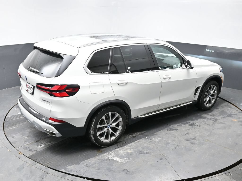 Used 2025 BMW X5 xDrive50e AWD/4WD image 32