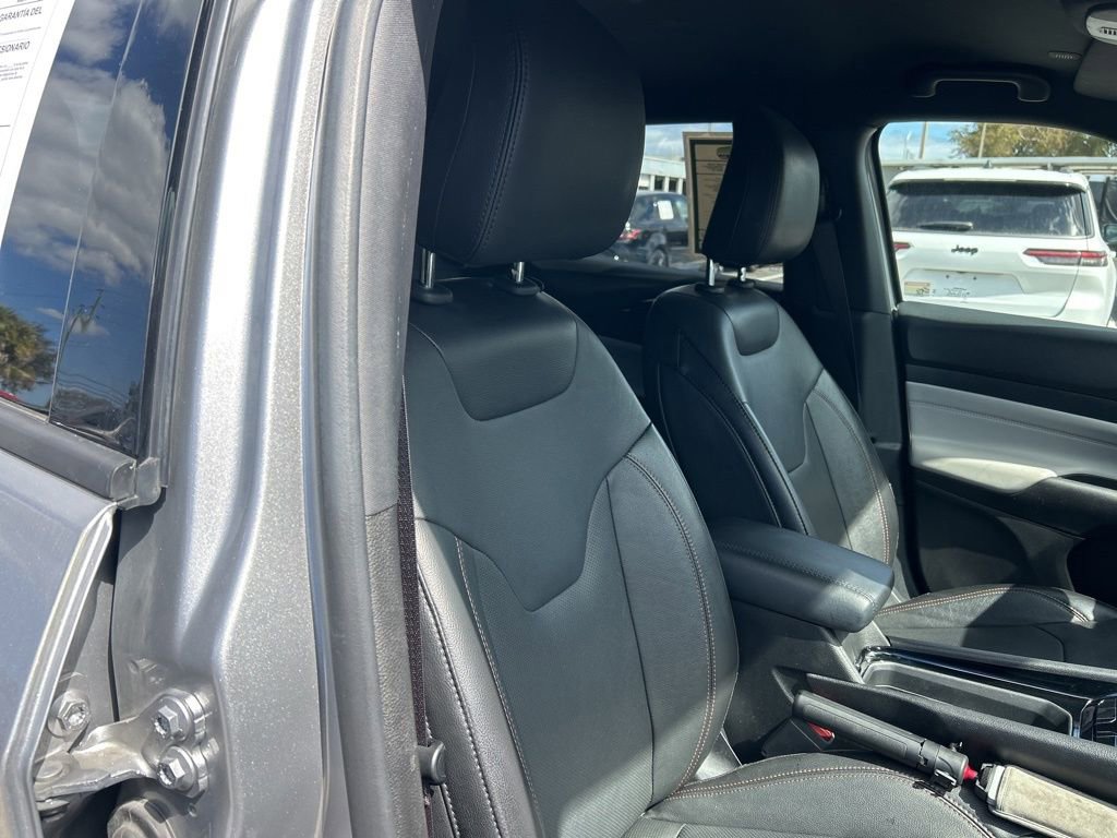 Used 2023 Jeep Compass Limited image 21