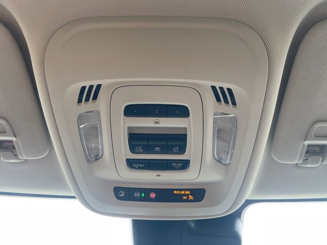 Used 2021 Buick Envision Avenir w/ Technology Package II image 31