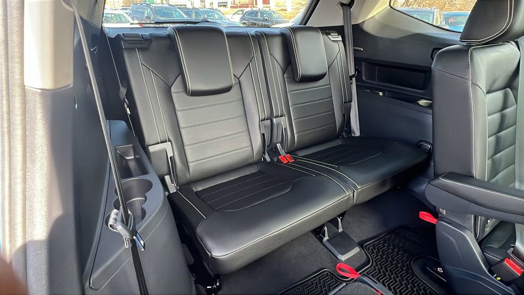 Certified 2025 Volkswagen Atlas SEL image 16
