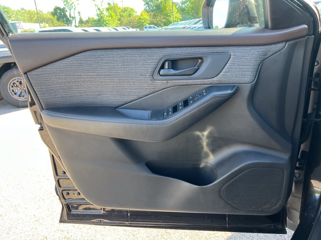 Used 2021 Nissan Rogue S FWD image 11