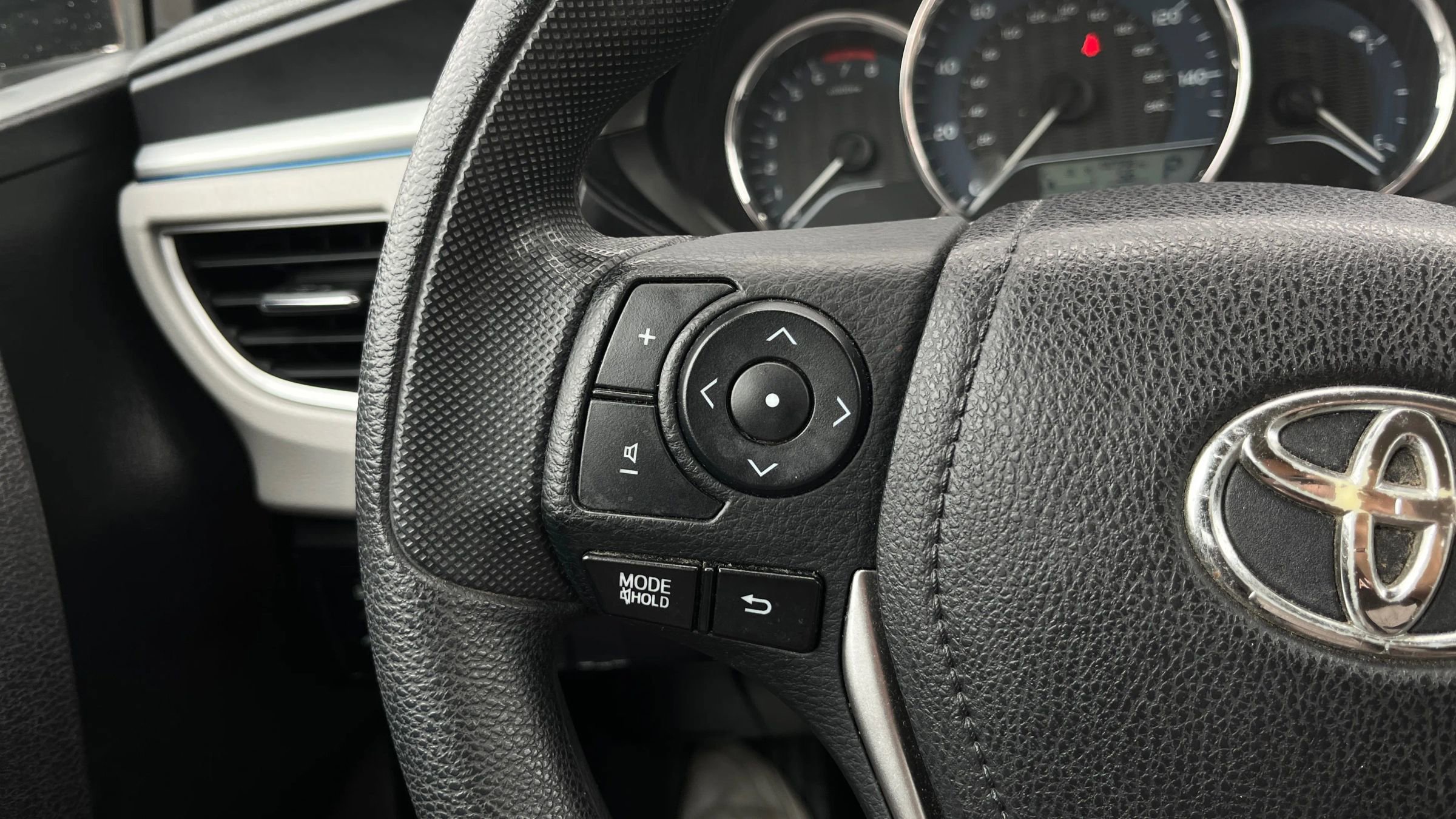 Used 2014 Toyota Corolla LE image 22