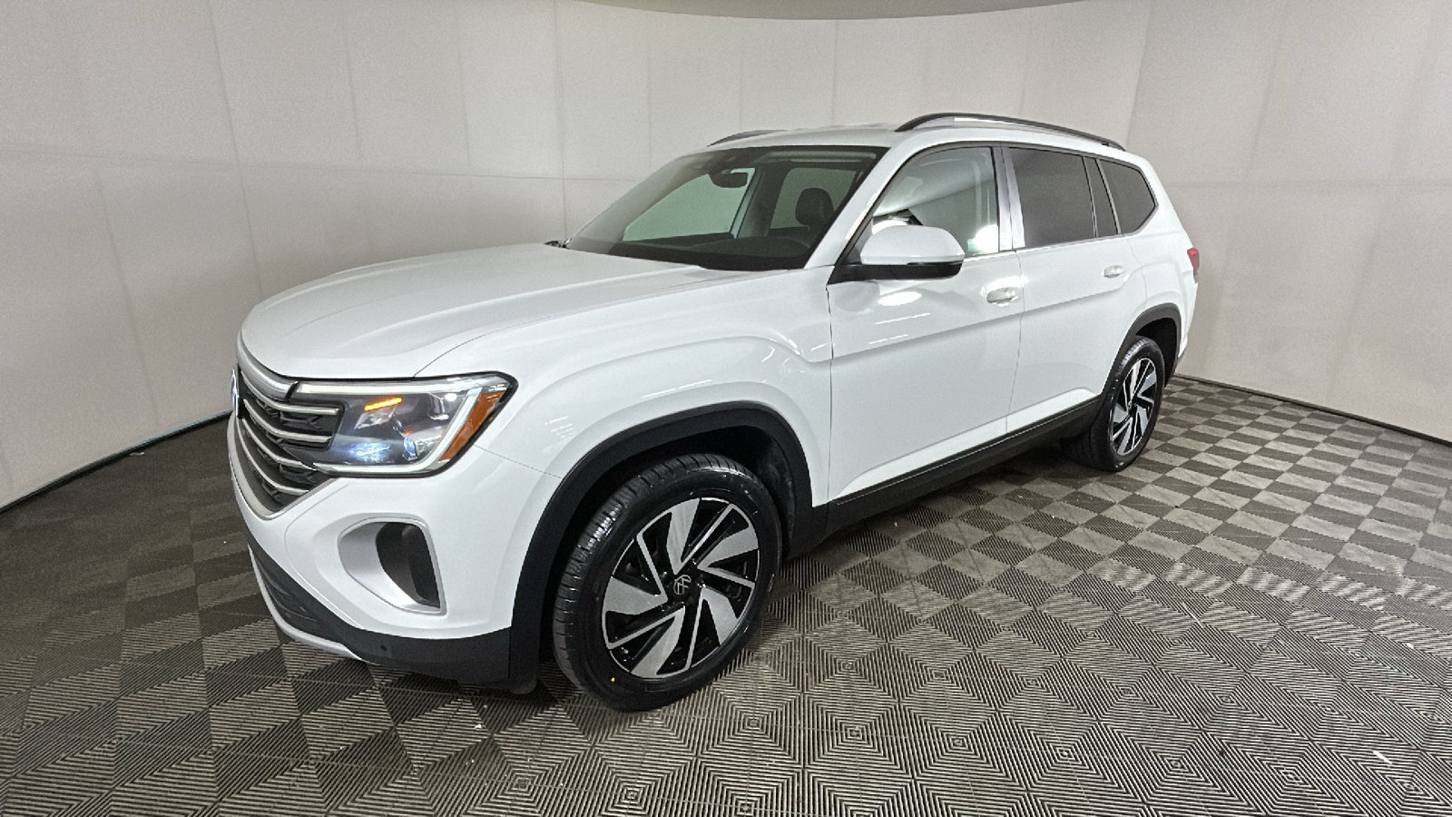 Used 2025 Volkswagen Atlas SE AWD/4WD image 6