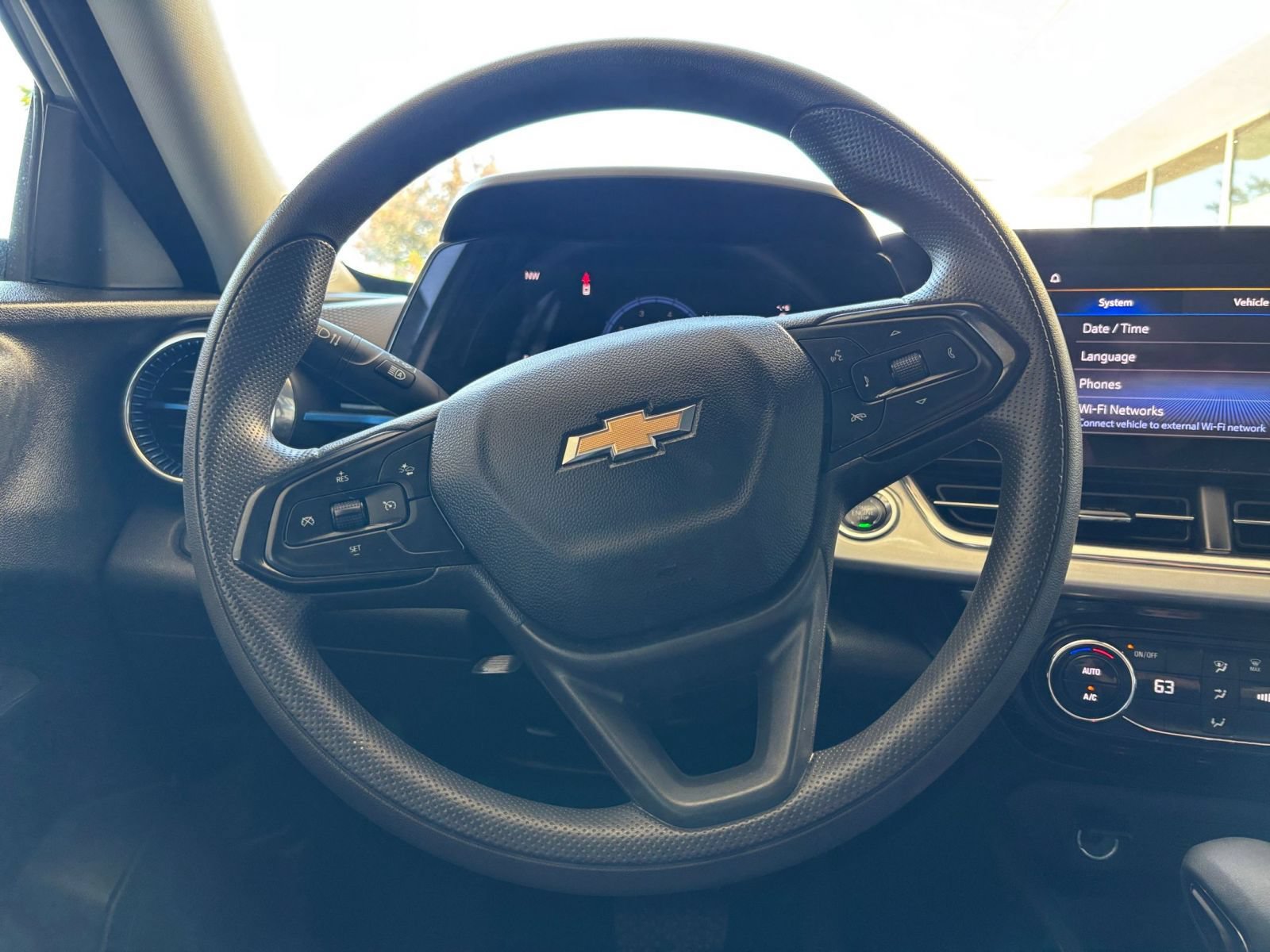 Used 2025 Chevrolet Trax LT FWD image 27