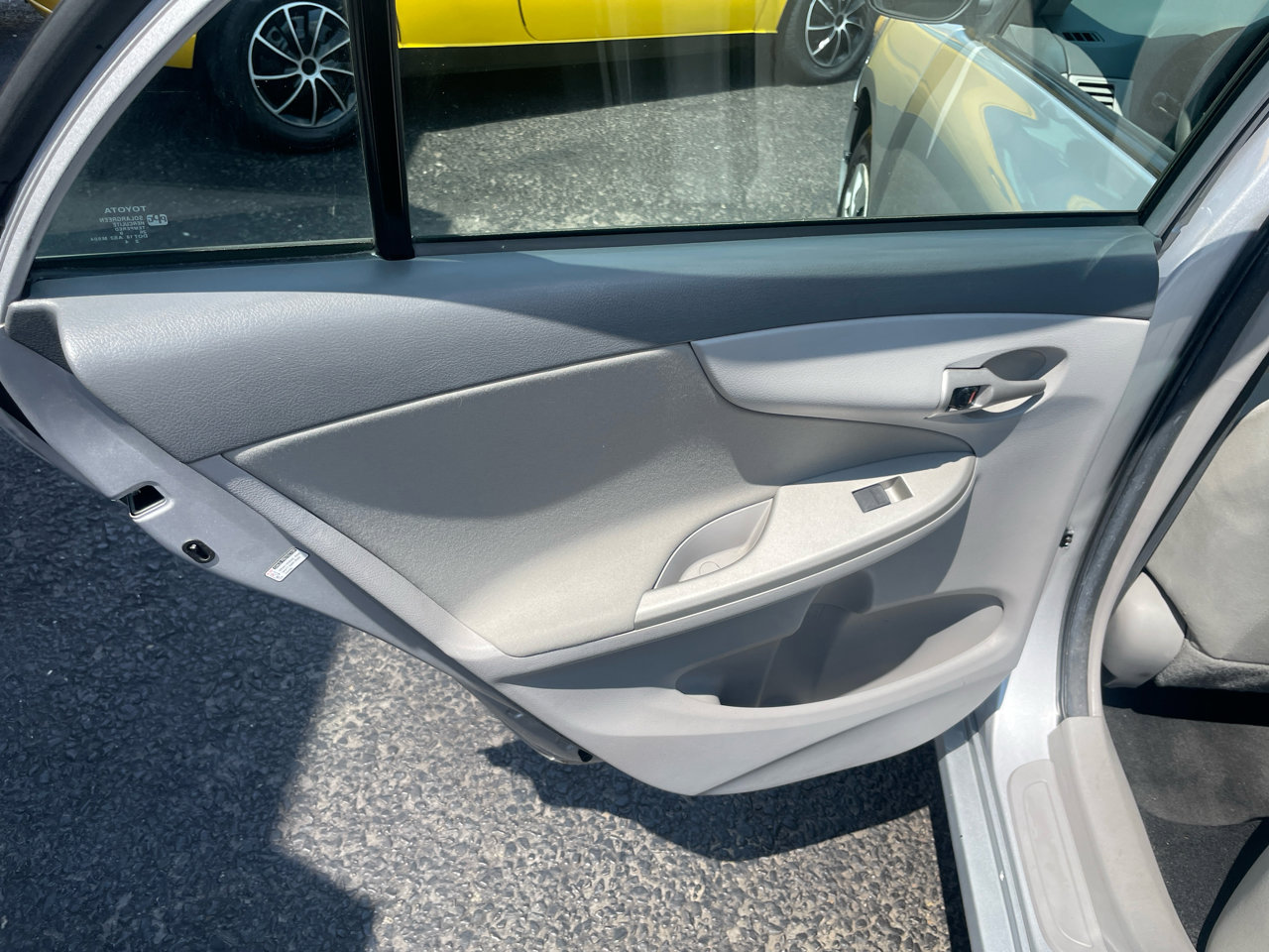 Used 2010 Toyota Corolla image 18