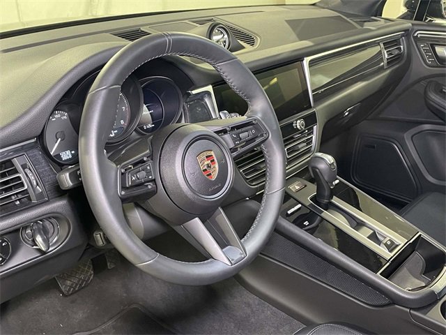 Used 2025 Porsche Macan image 65
