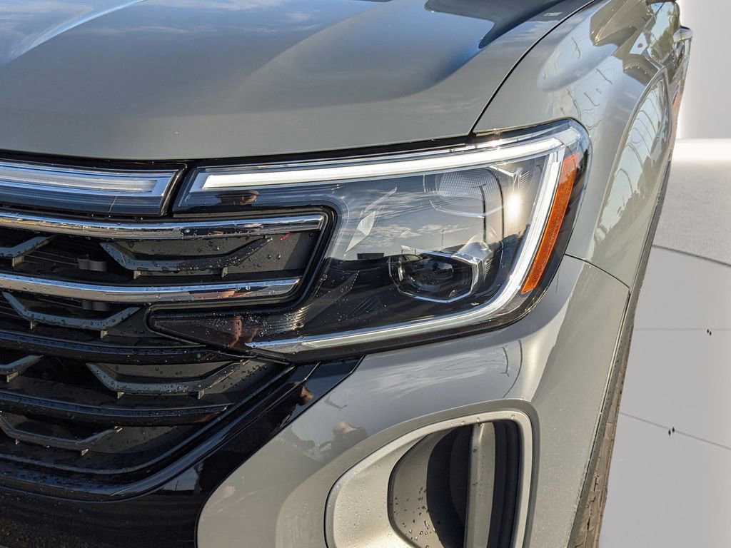 Certified 2025 Volkswagen Atlas Peak Edition SE AWD/4WD image 7
