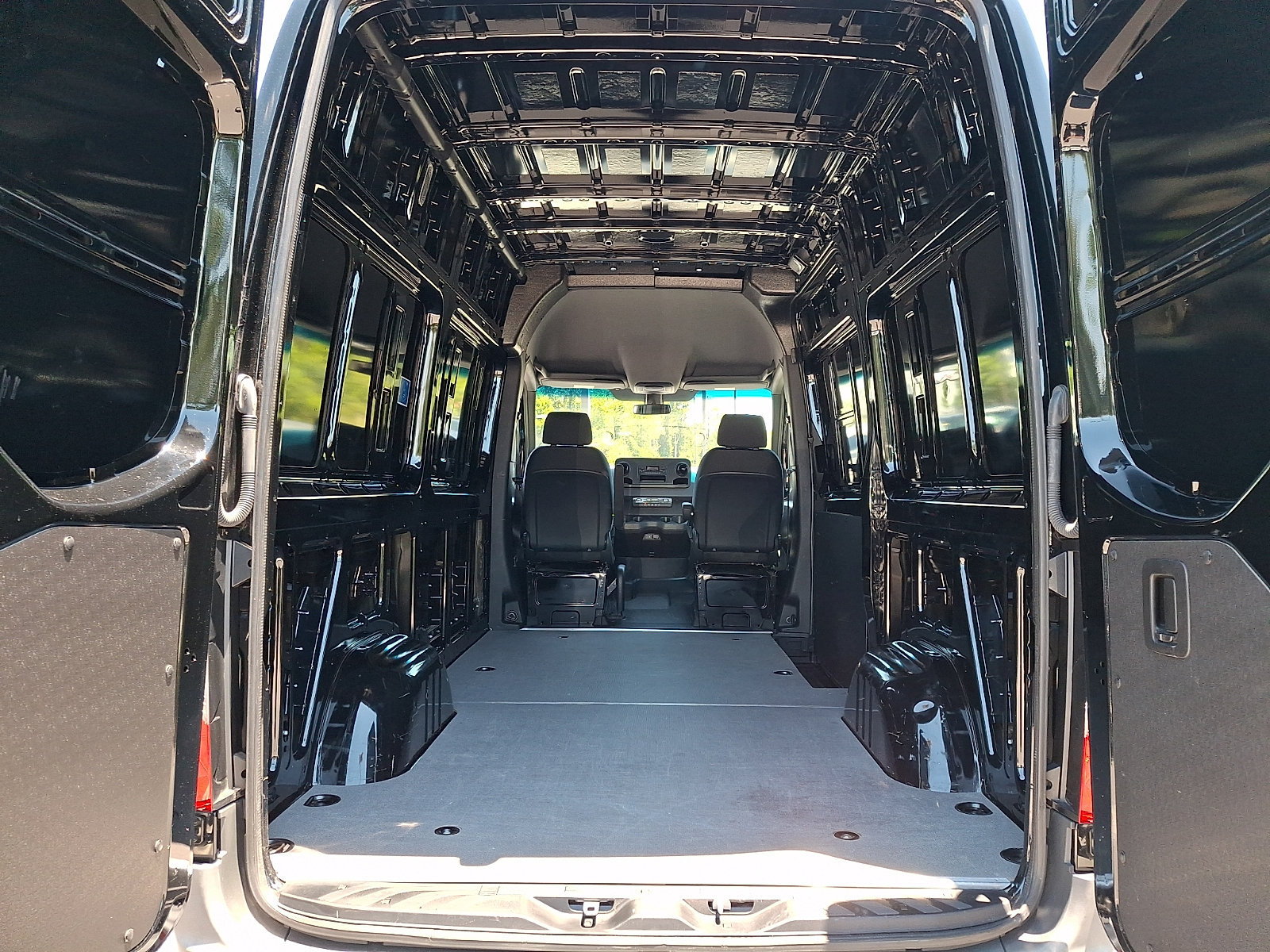 Used 2023 Mercedes-Benz Sprinter 2500 image 28