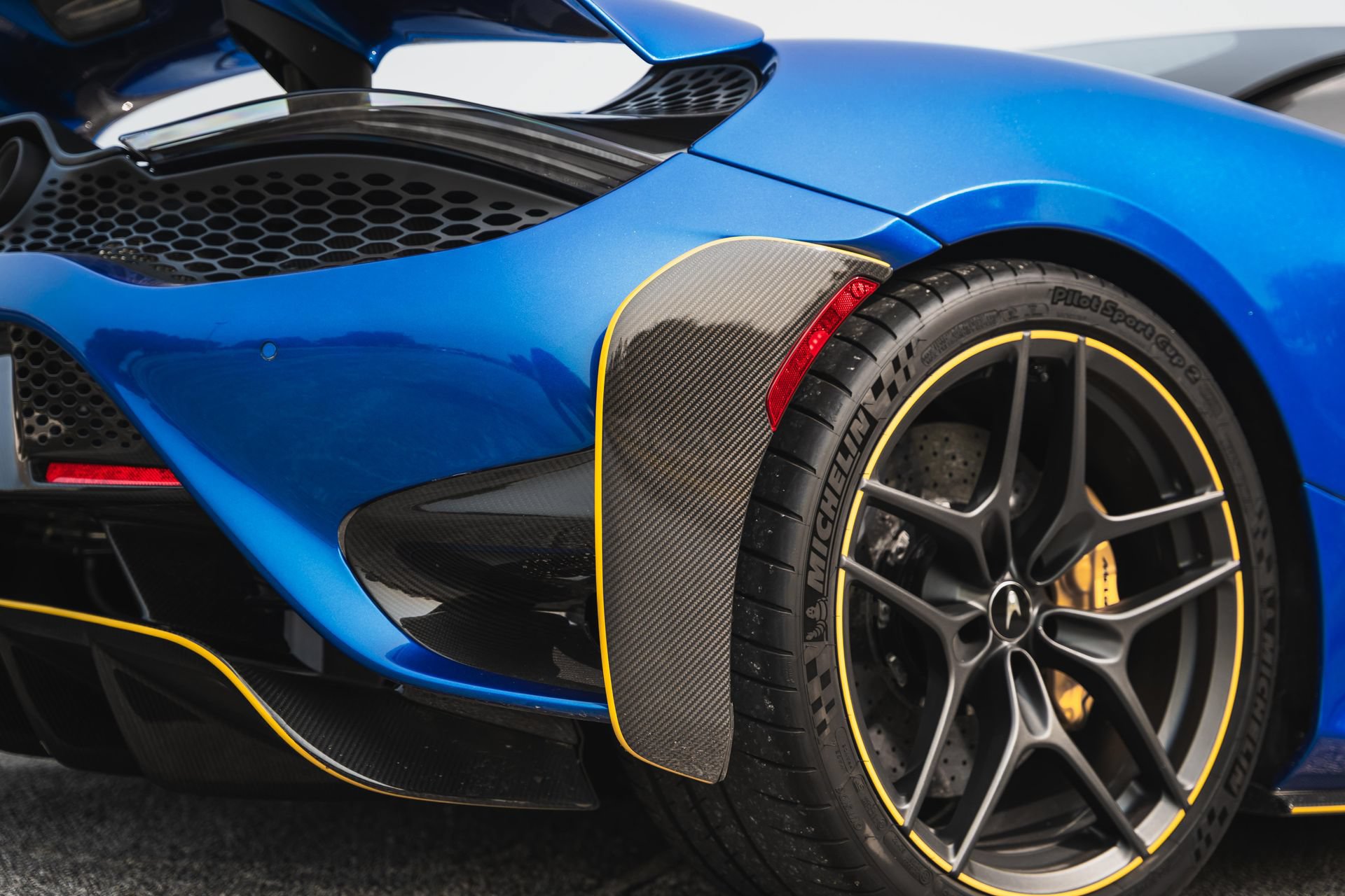 Used 2022 McLaren 765LT RWD image 19