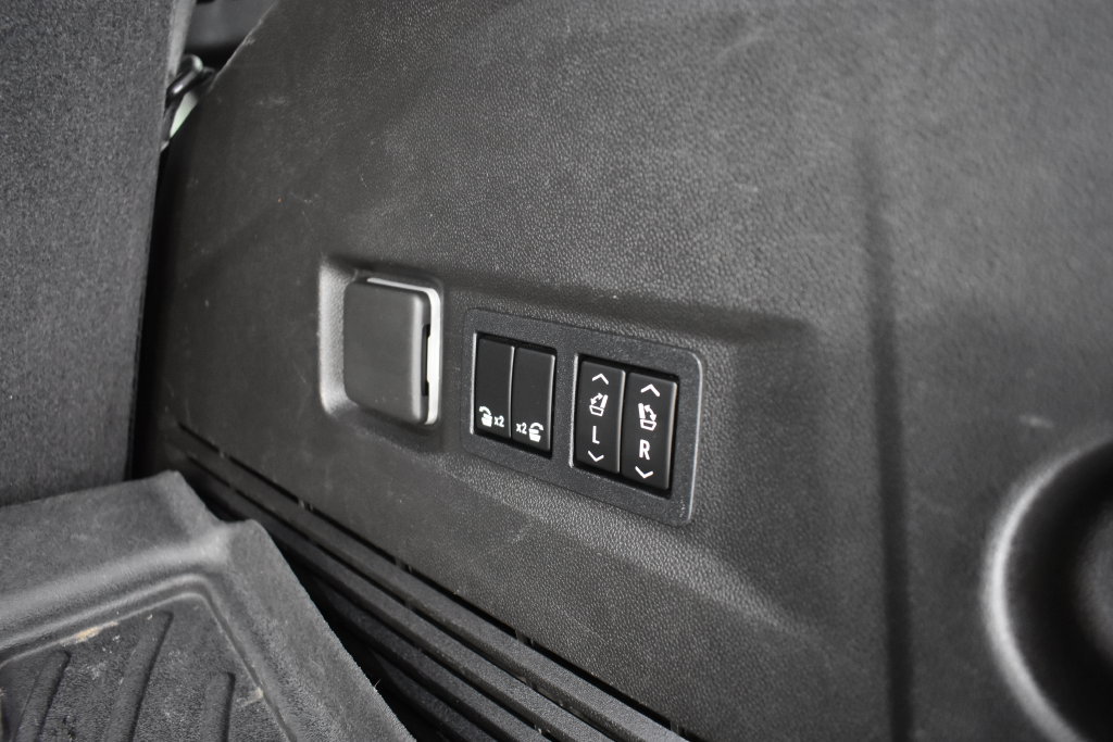 Used 2021 Chevrolet Tahoe Premier w/ Premium Package AWD/4WD image 41