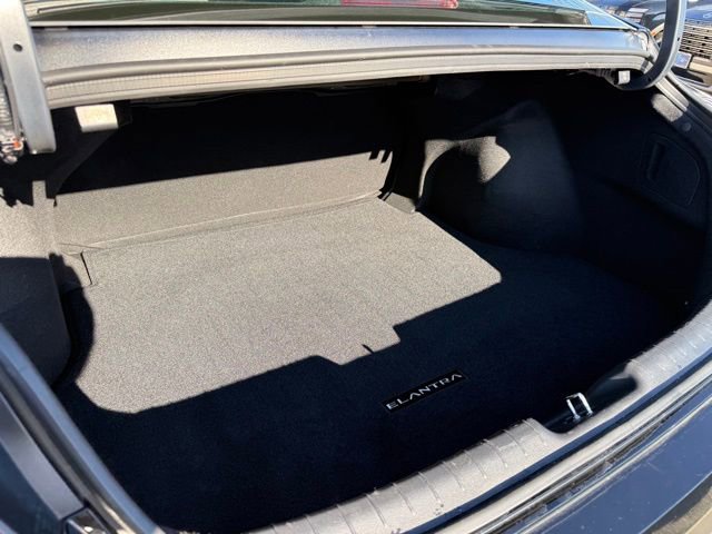 Certified 2025 Hyundai Elantra SE image 28