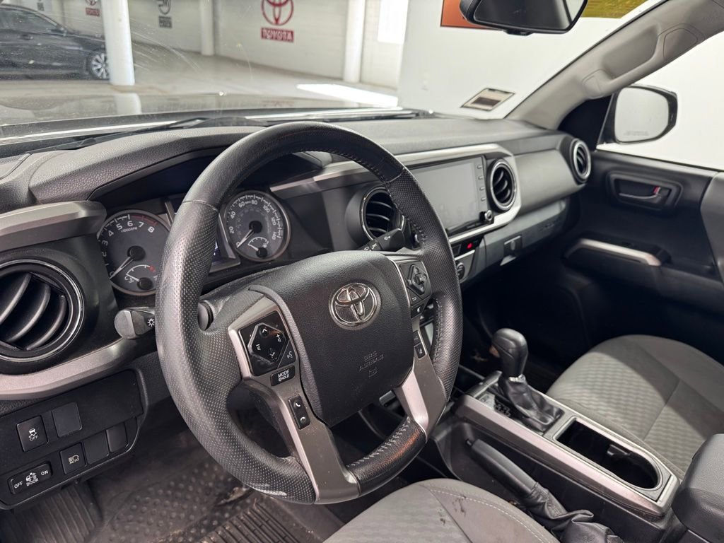 Used 2022 Toyota Tacoma SR5 RWD image 9